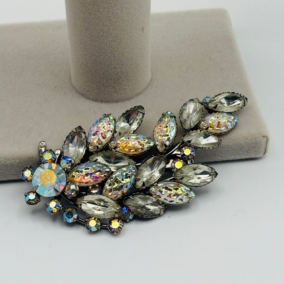 Vintage Cathe Aurora Borealis Rhinestone Leaf Spray Brooch Silver Tone - Picture 2 of 5